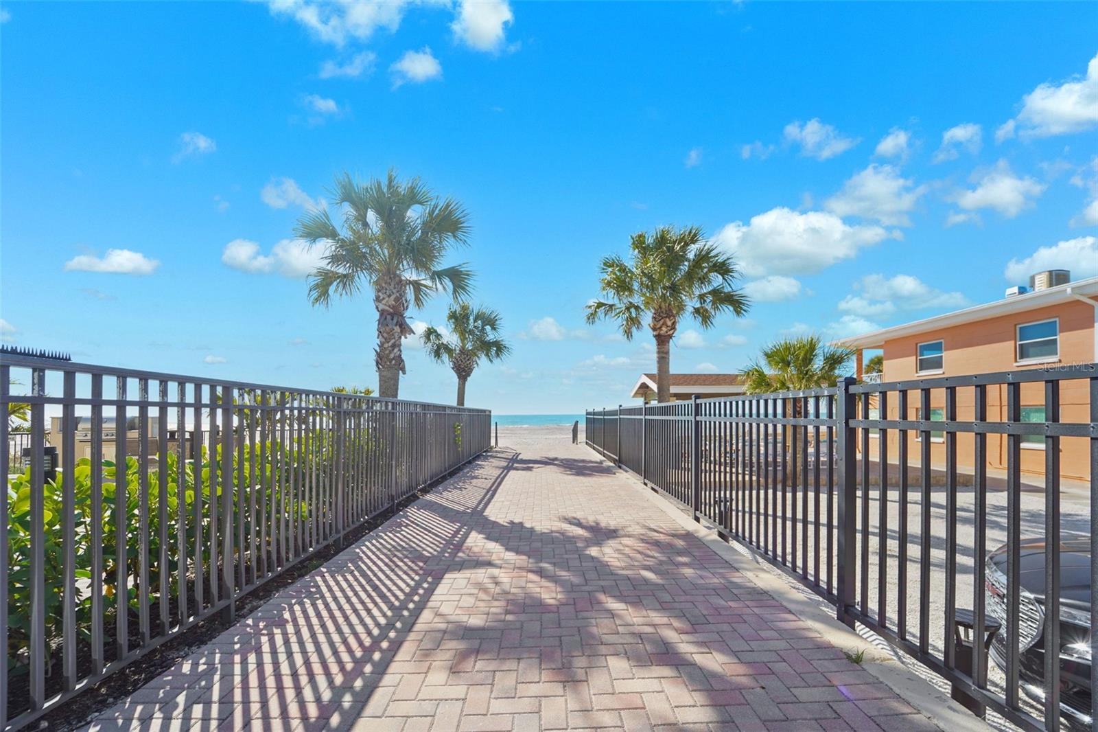 Listing photo id 42 for 17735 Gulf Boulevard 702