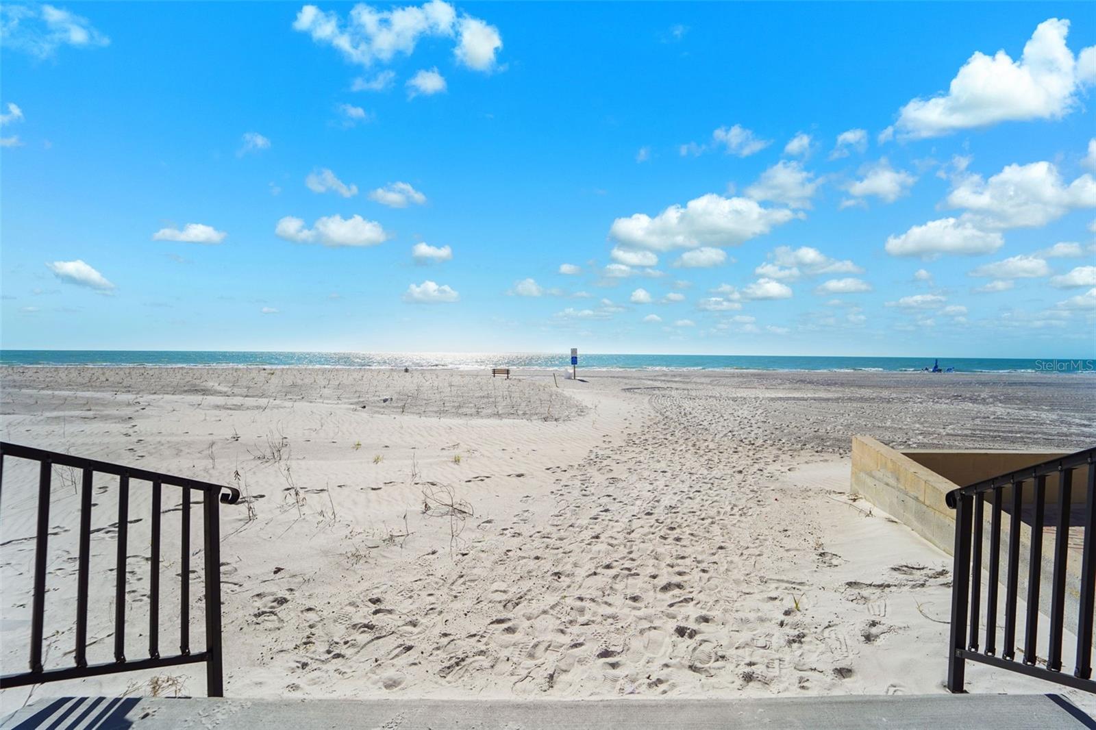 Listing photo id 43 for 17735 Gulf Boulevard 702