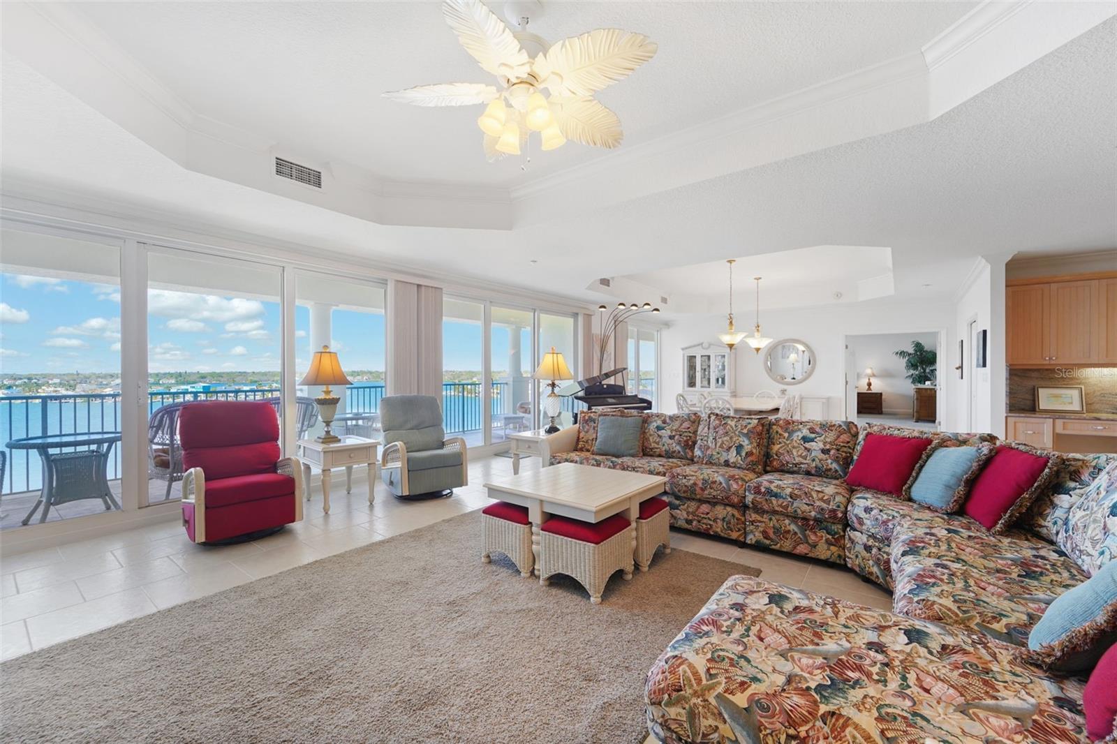 Listing photo id 3 for 17735 Gulf Boulevard 702