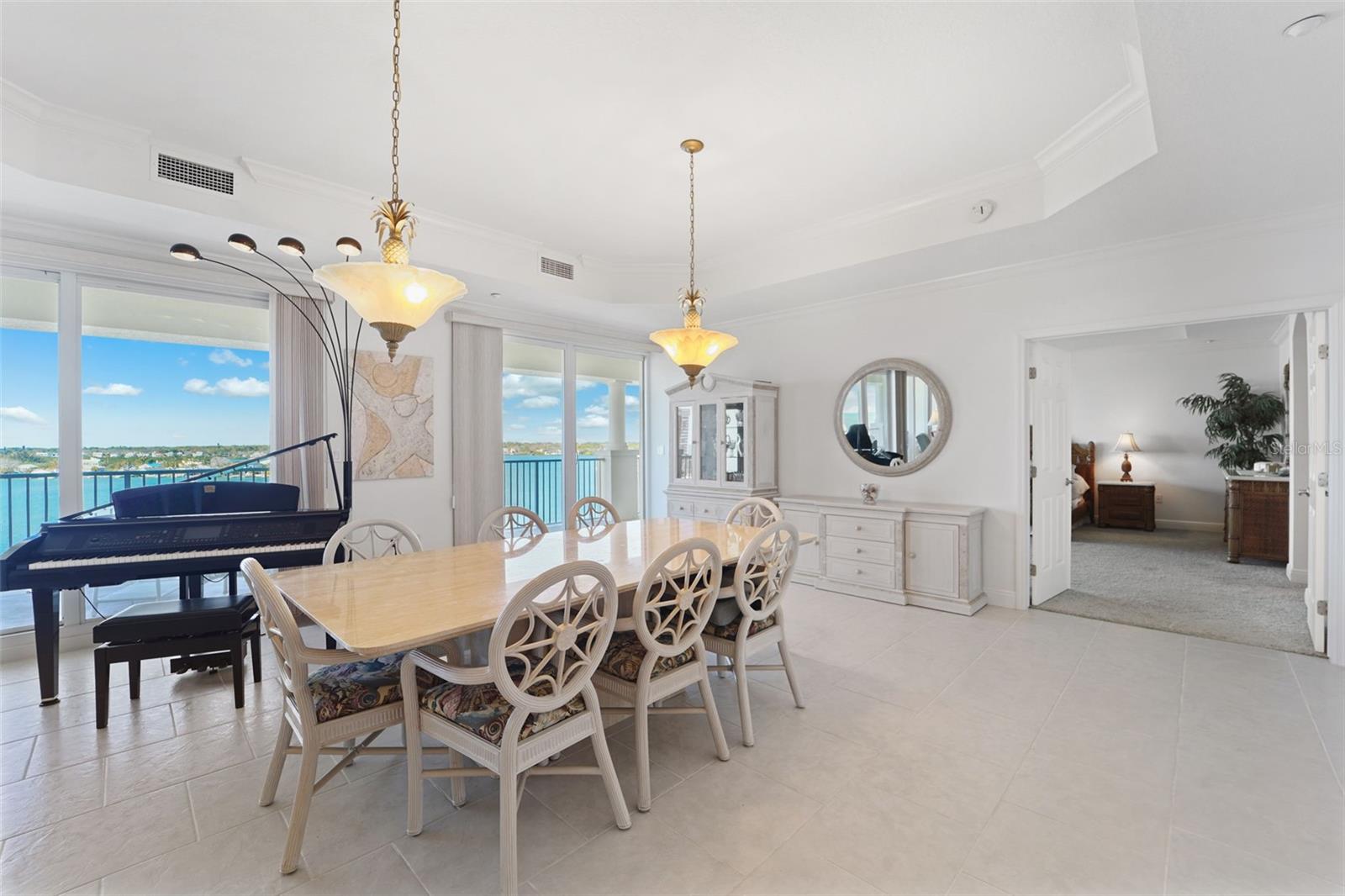 Listing photo id 7 for 17735 Gulf Boulevard 702