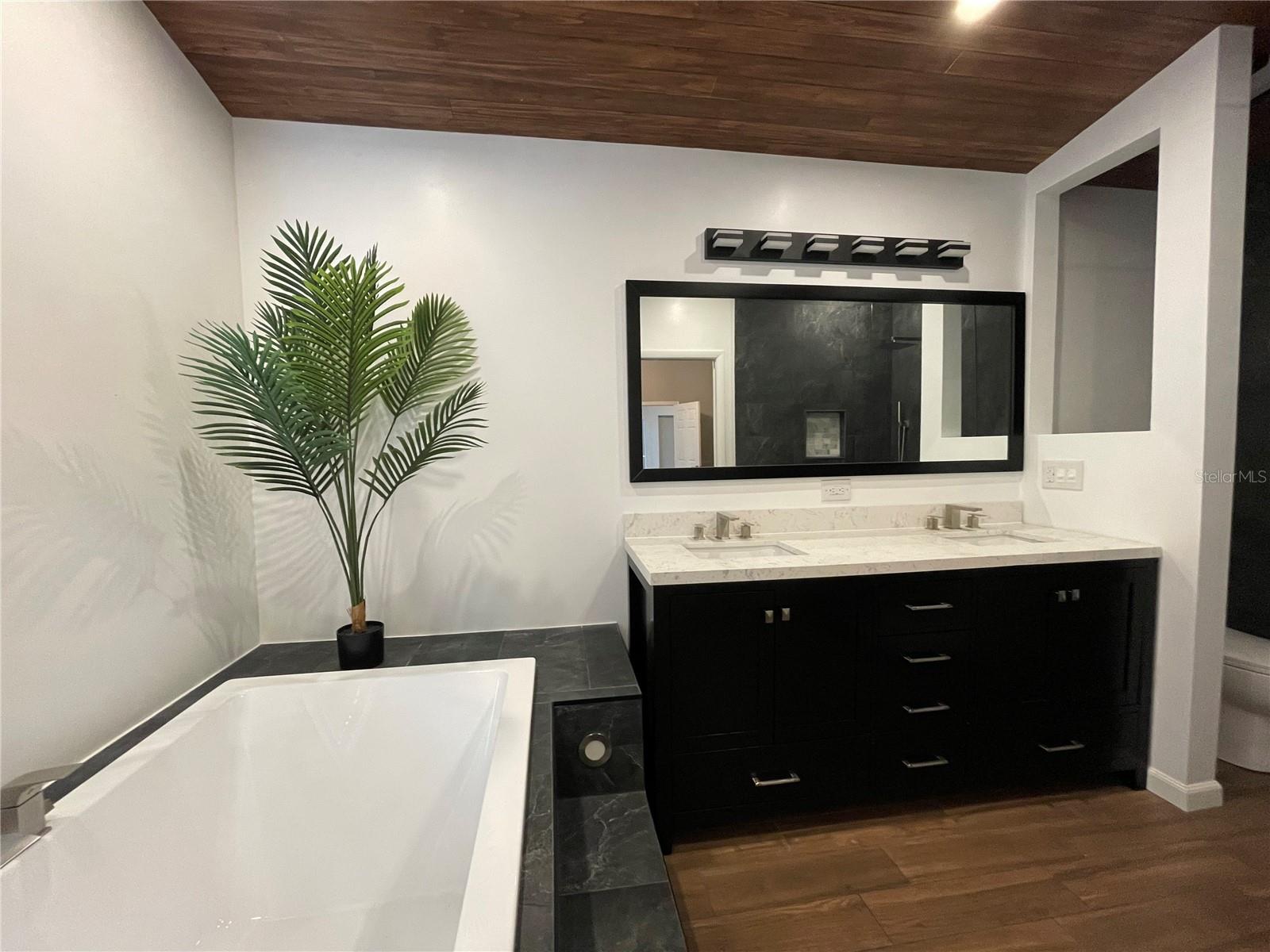 Image 14 of 17 For 10456 Crestfield Drive