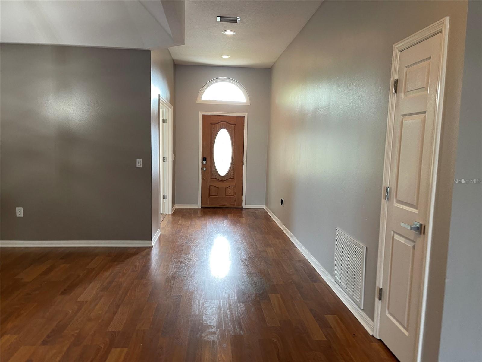 Image 5 of 17 For 10456 Crestfield Drive