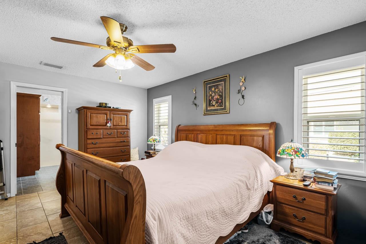 Listing photo id 31 for 1917 View Drive