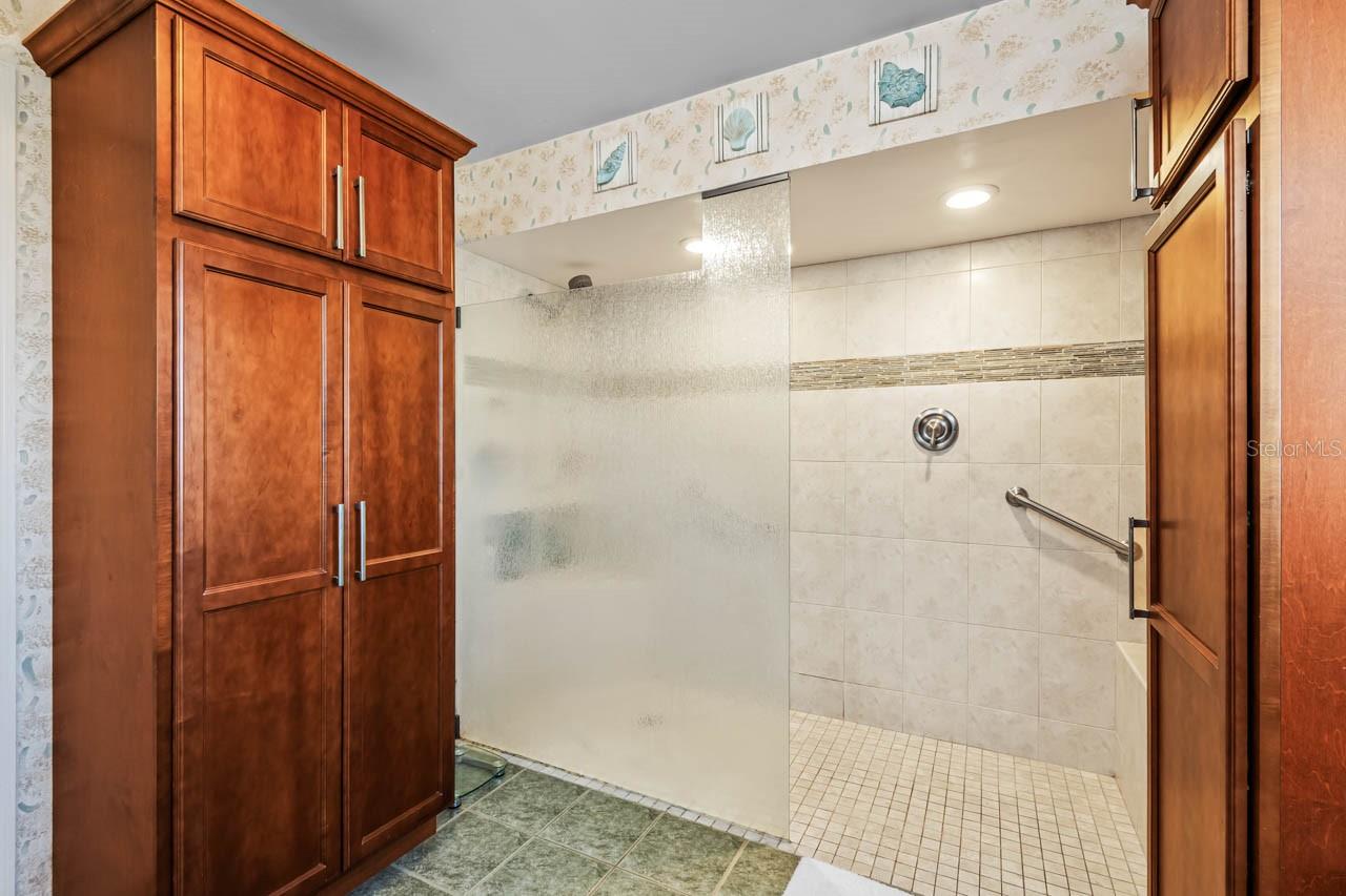 Listing photo id 34 for 1917 View Drive