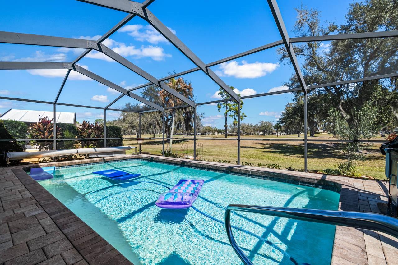 Listing photo id 39 for 1917 View Drive