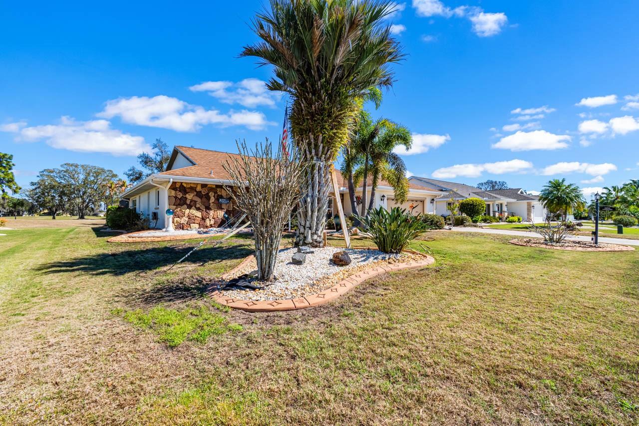 Listing photo id 4 for 1917 View Drive