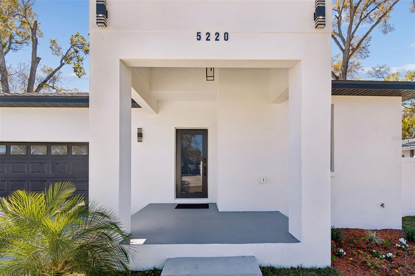 Listing photo id 3 for 5220 73rd Avenue N