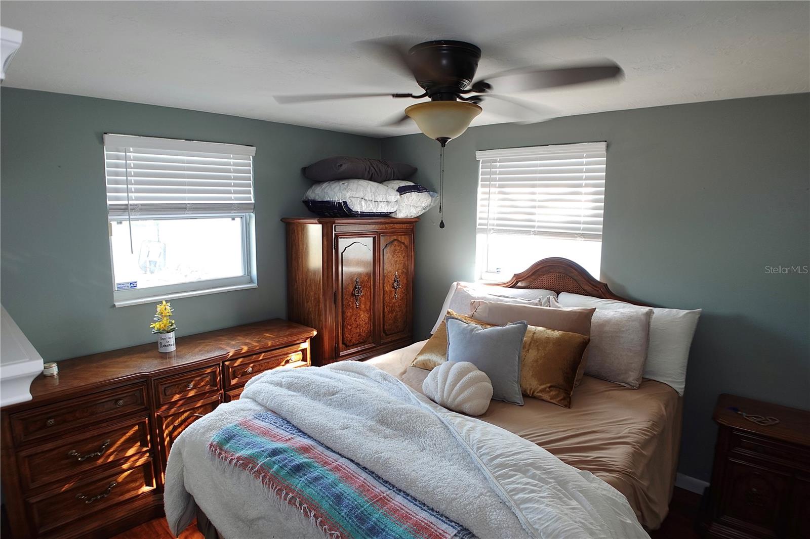 Listing photo id 9 for 3249 Eisenhower Drive