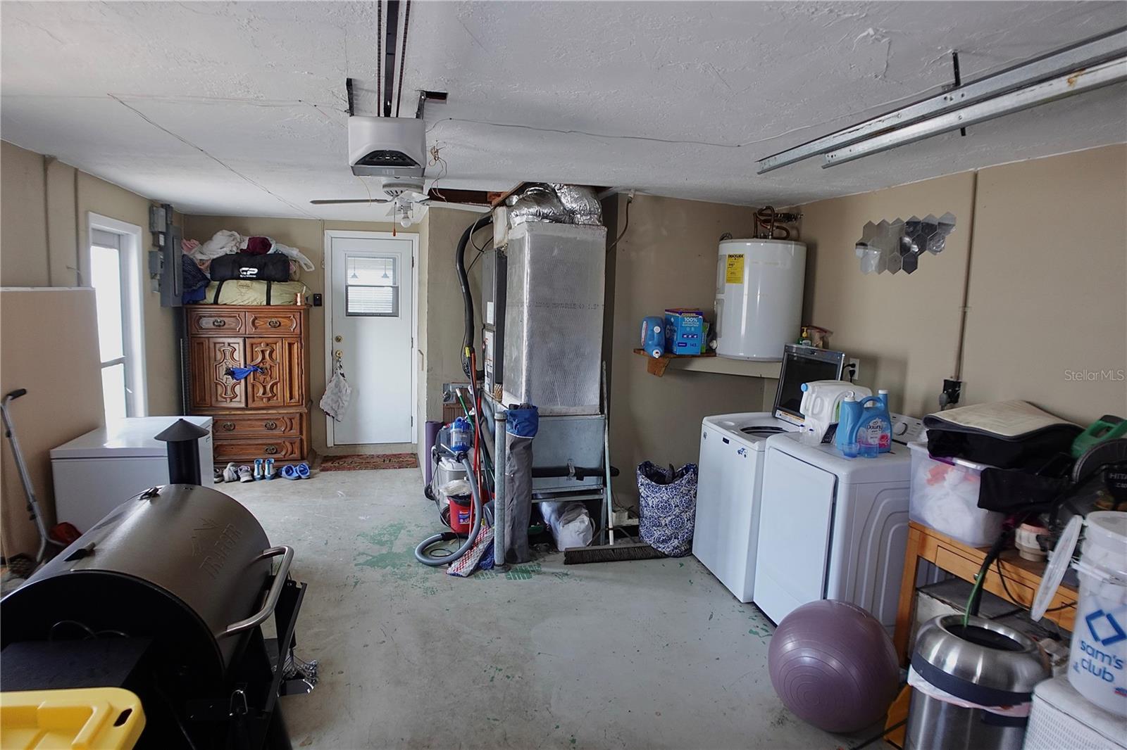 Listing photo id 12 for 3249 Eisenhower Drive