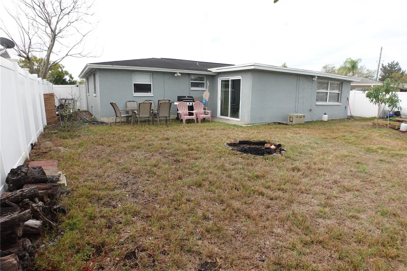 Listing photo id 13 for 3249 Eisenhower Drive