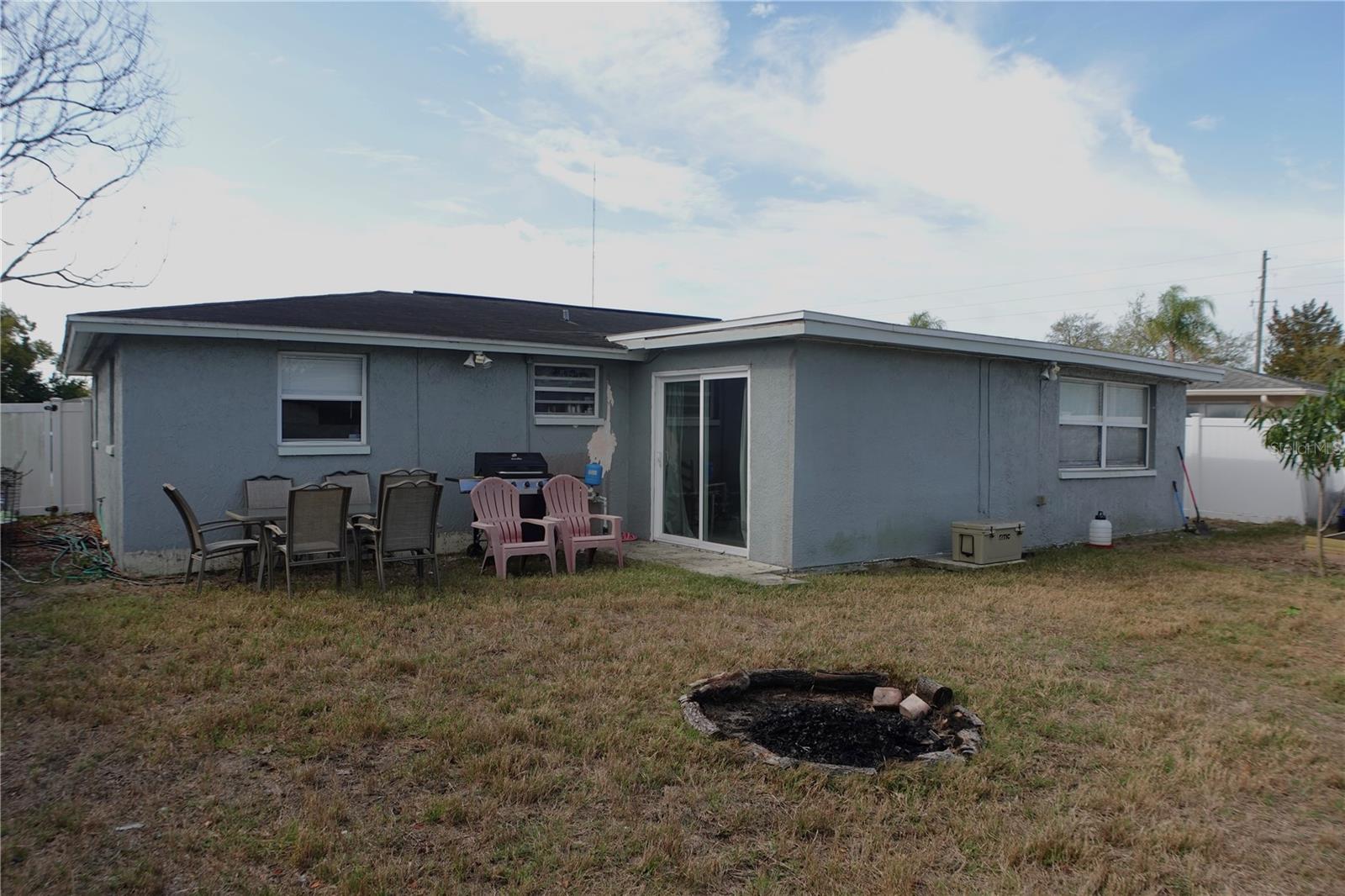 Listing photo id 15 for 3249 Eisenhower Drive