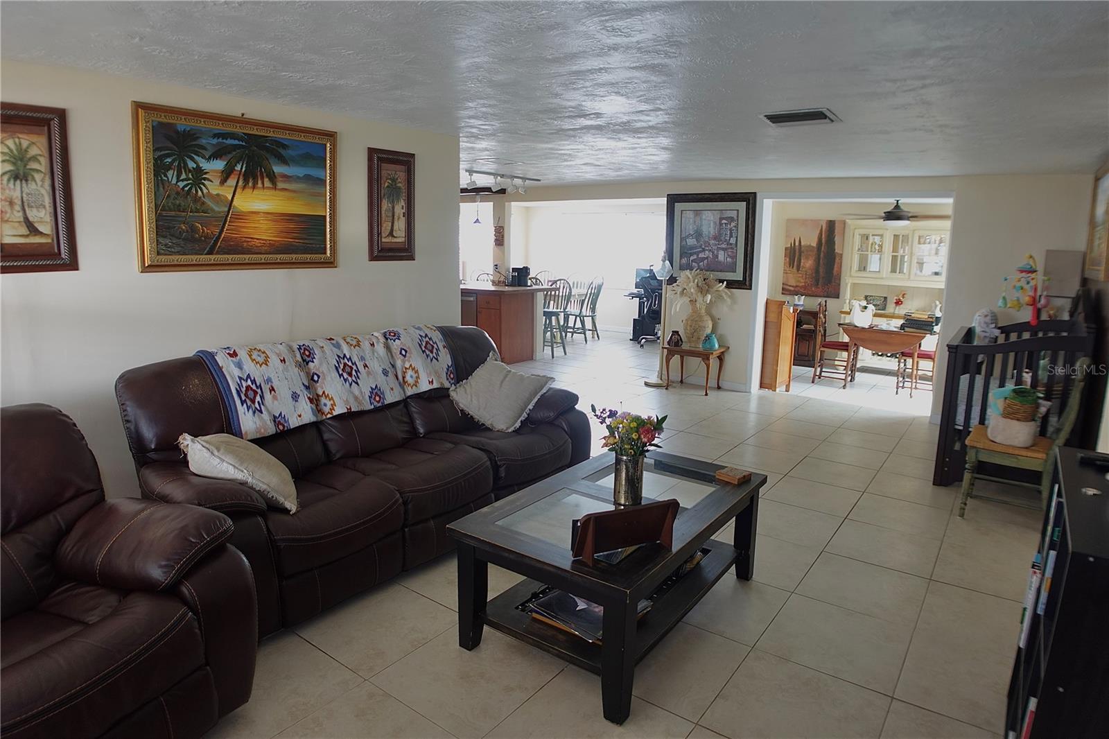 Listing photo id 0 for 3249 Eisenhower Drive