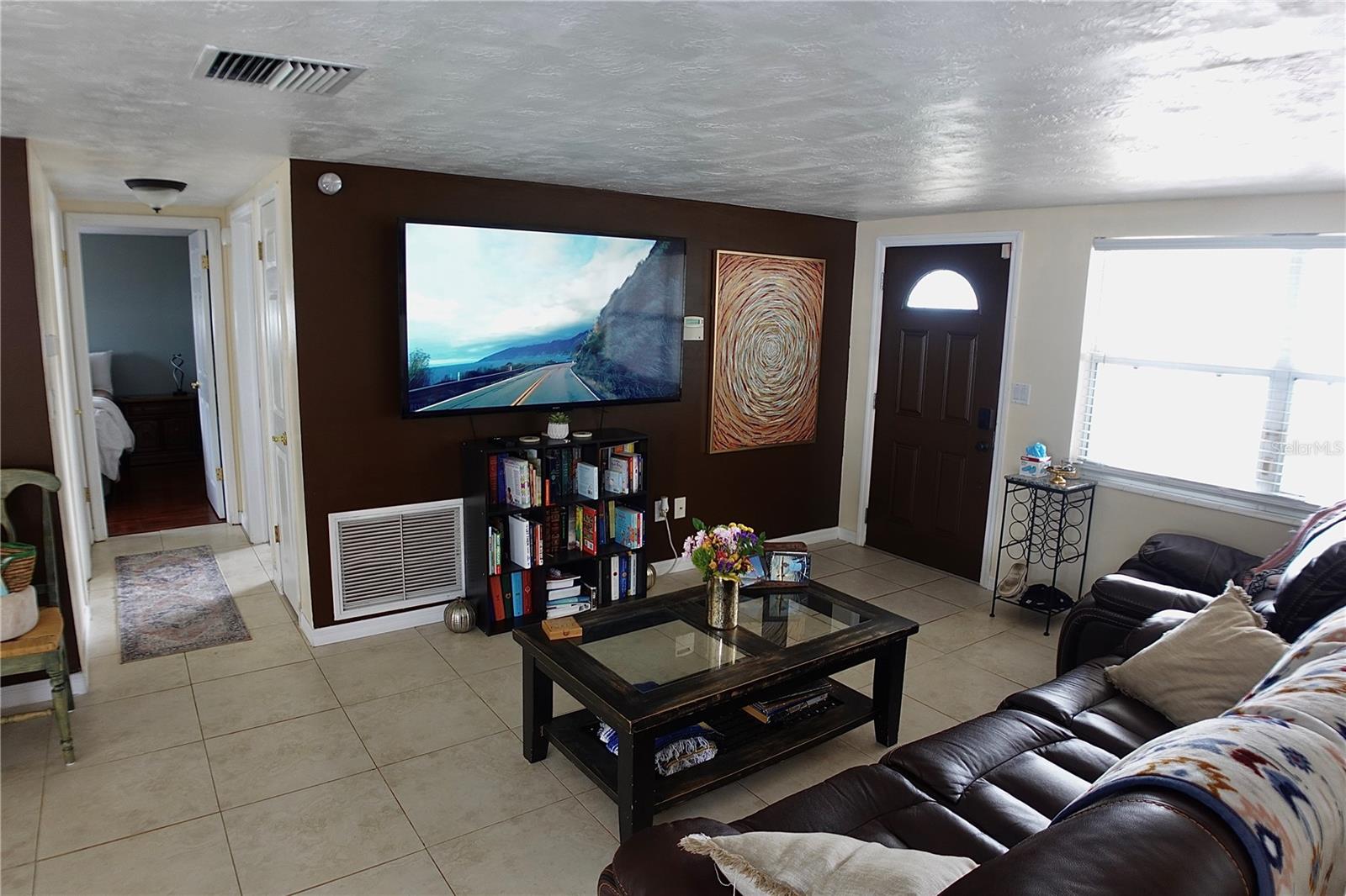 Listing photo id 1 for 3249 Eisenhower Drive