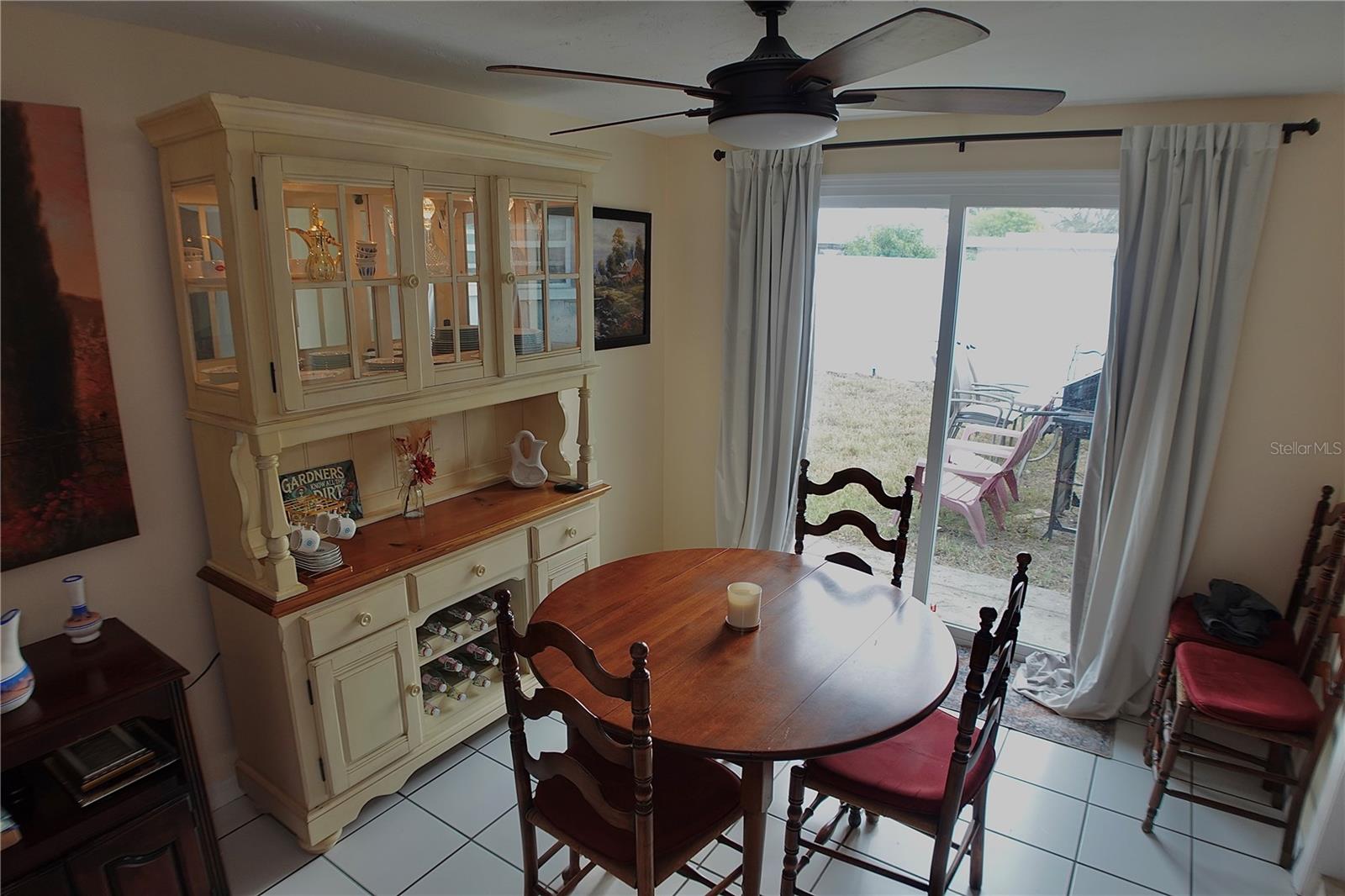 Listing photo id 4 for 3249 Eisenhower Drive