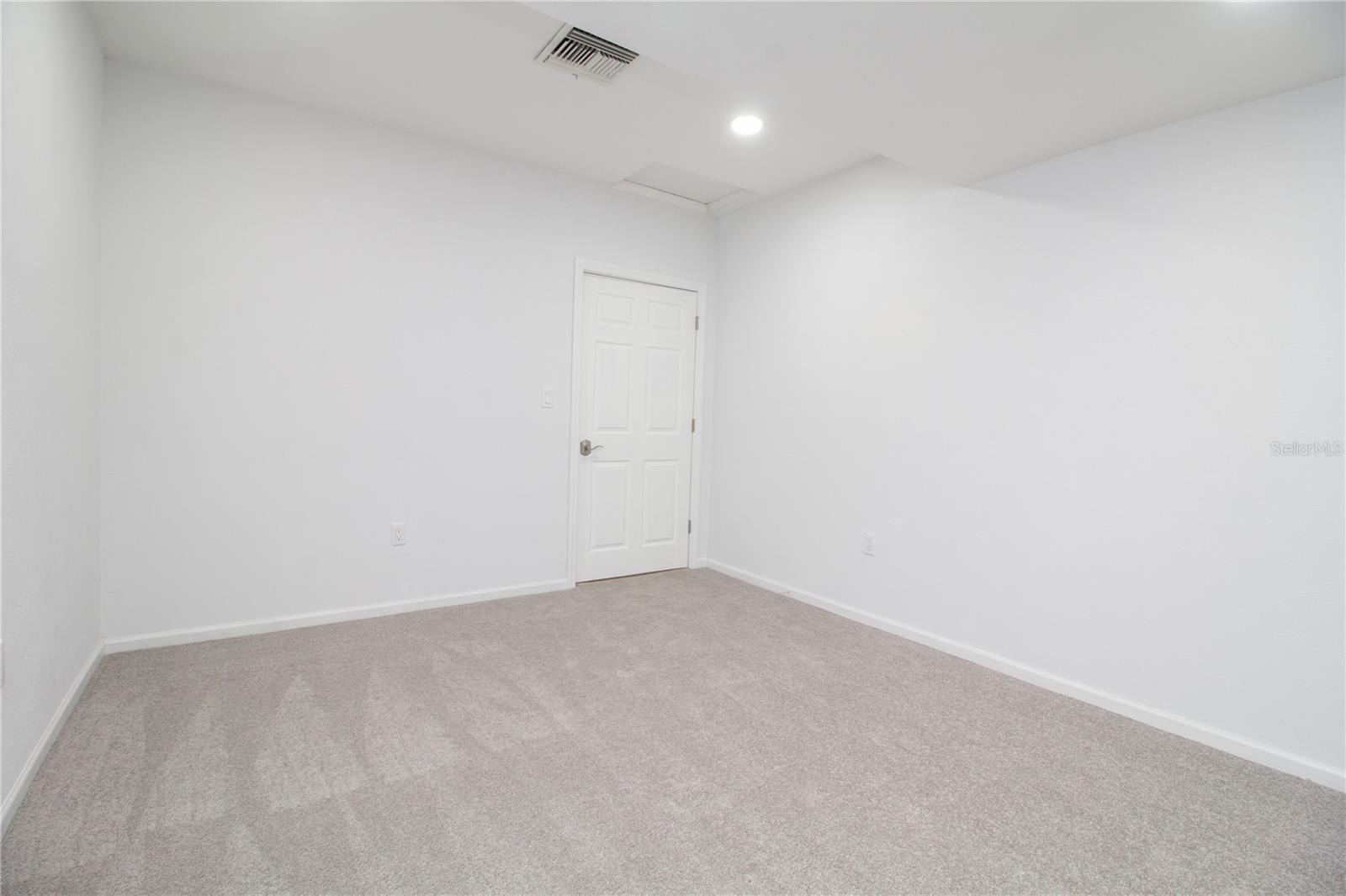 Image 17 of 33 For 10202 Boulevard