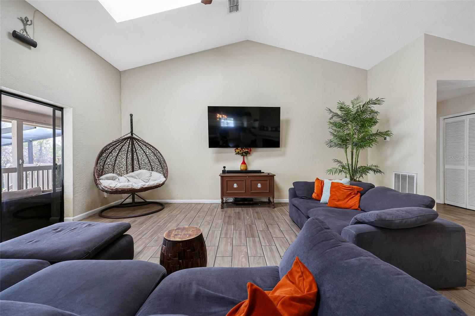 Image 10 of 50 For 413 Manor Boulevard