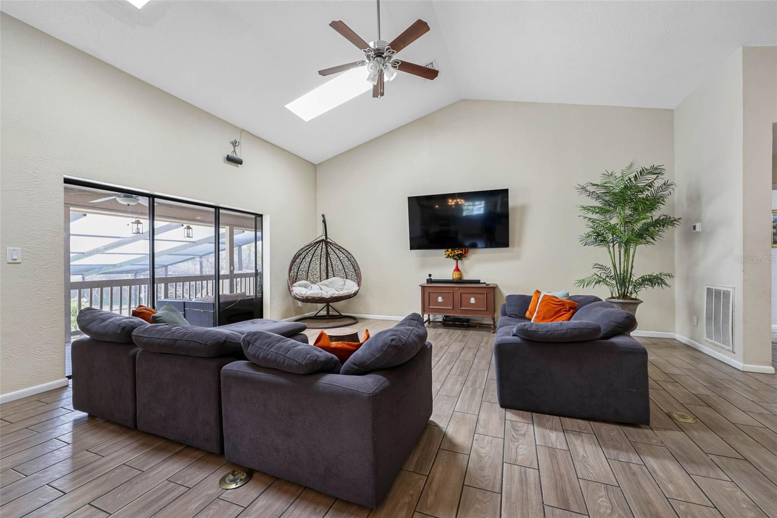 Image 11 of 50 For 413 Manor Boulevard