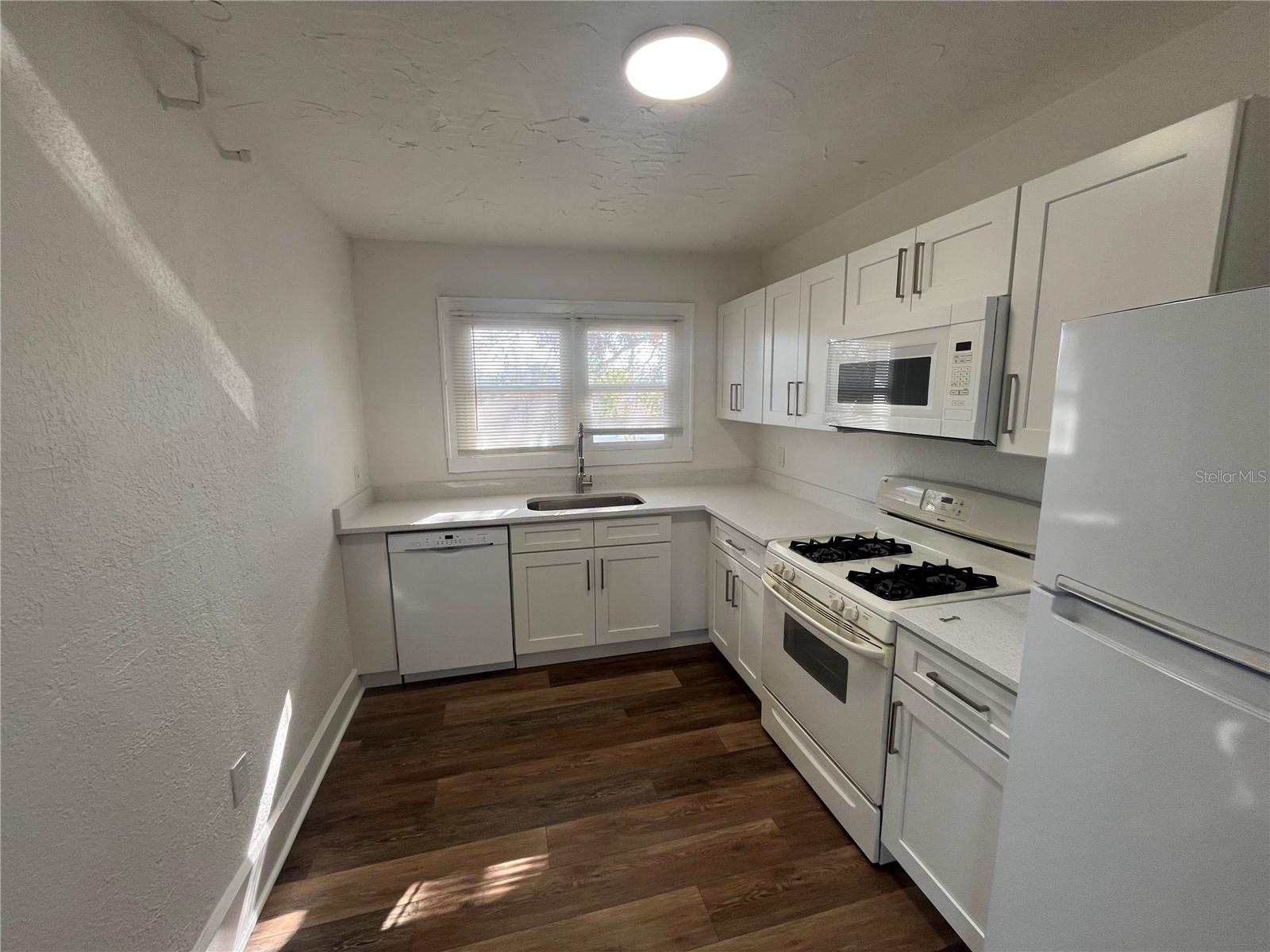 Image 14 of 19 For 1402 Garden Avenue