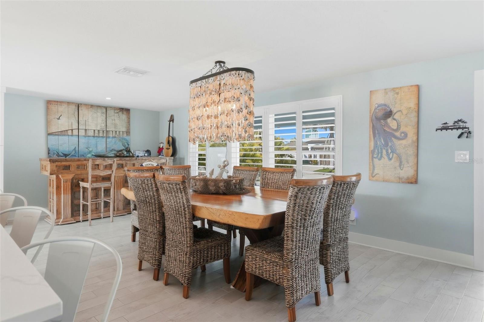 Listing photo id 8 for 6420 3rd Palm Point