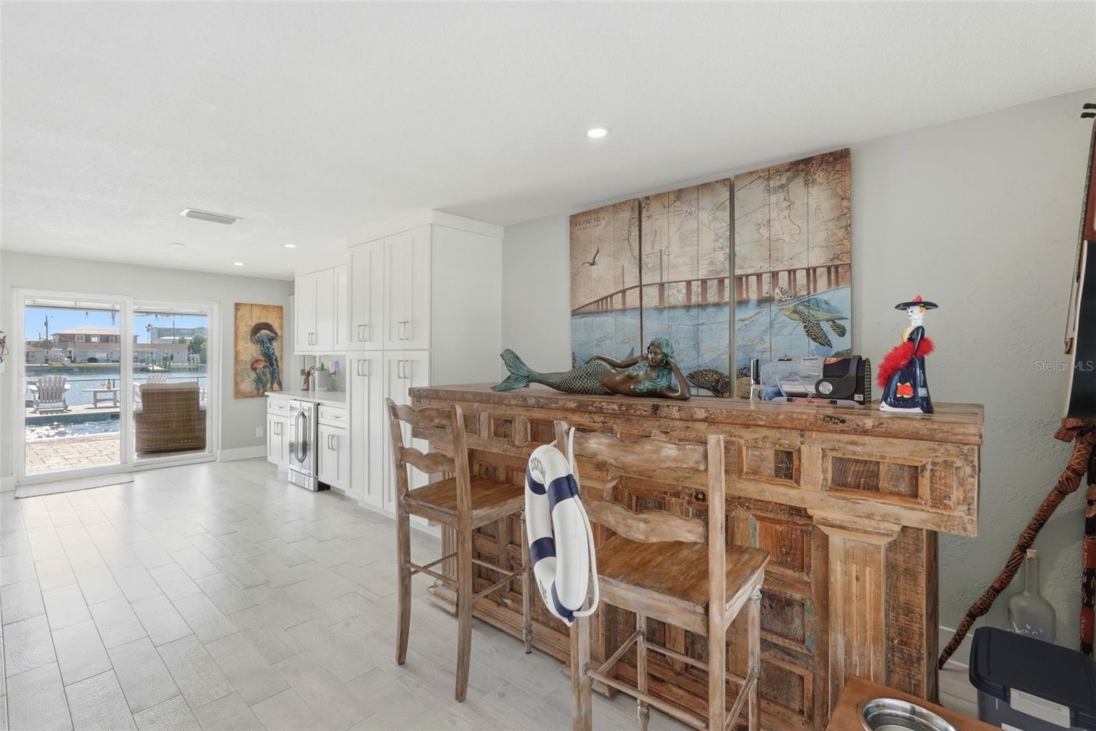 Listing photo id 9 for 6420 3rd Palm Point