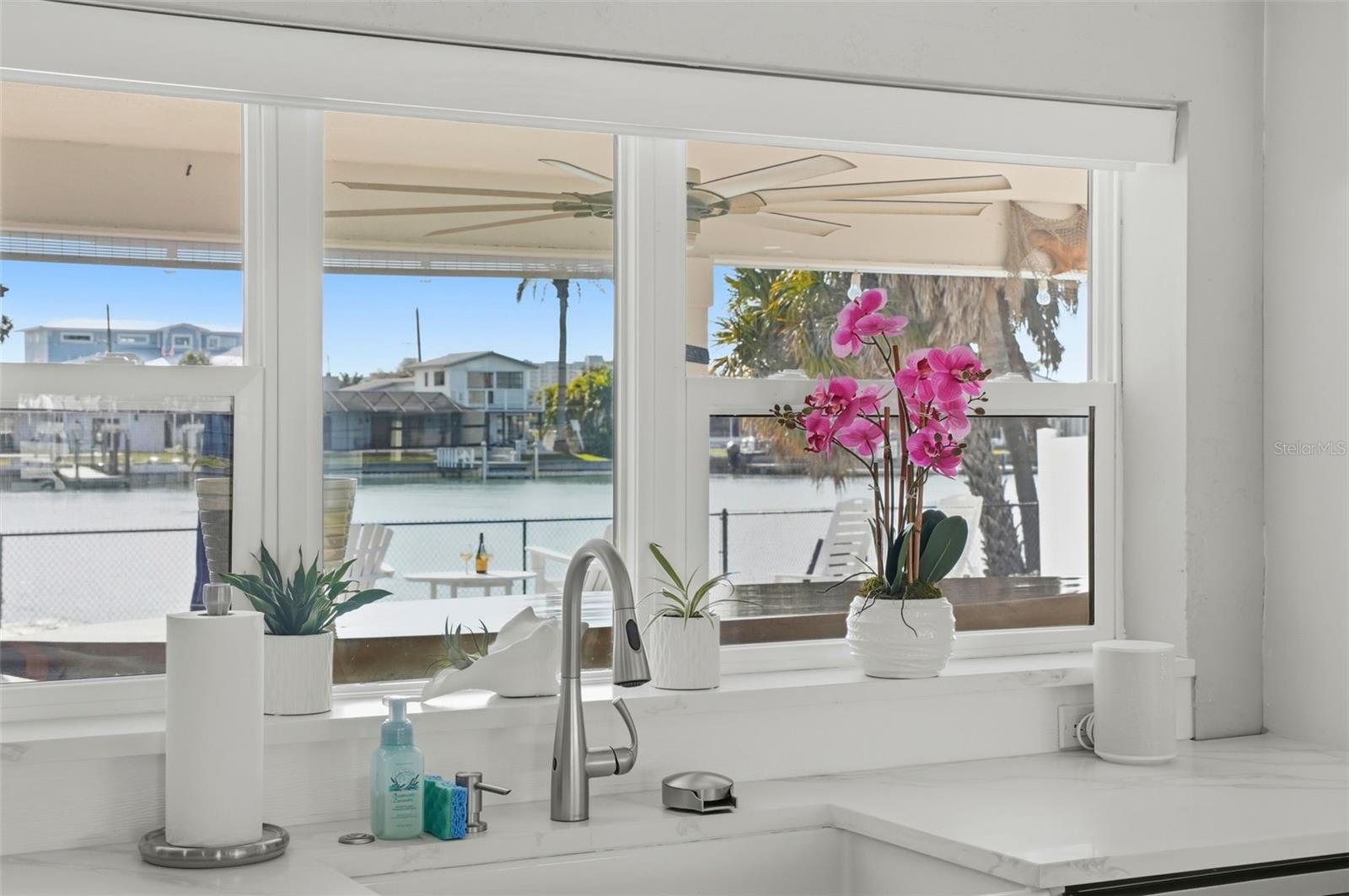 Listing photo id 11 for 6420 3rd Palm Point