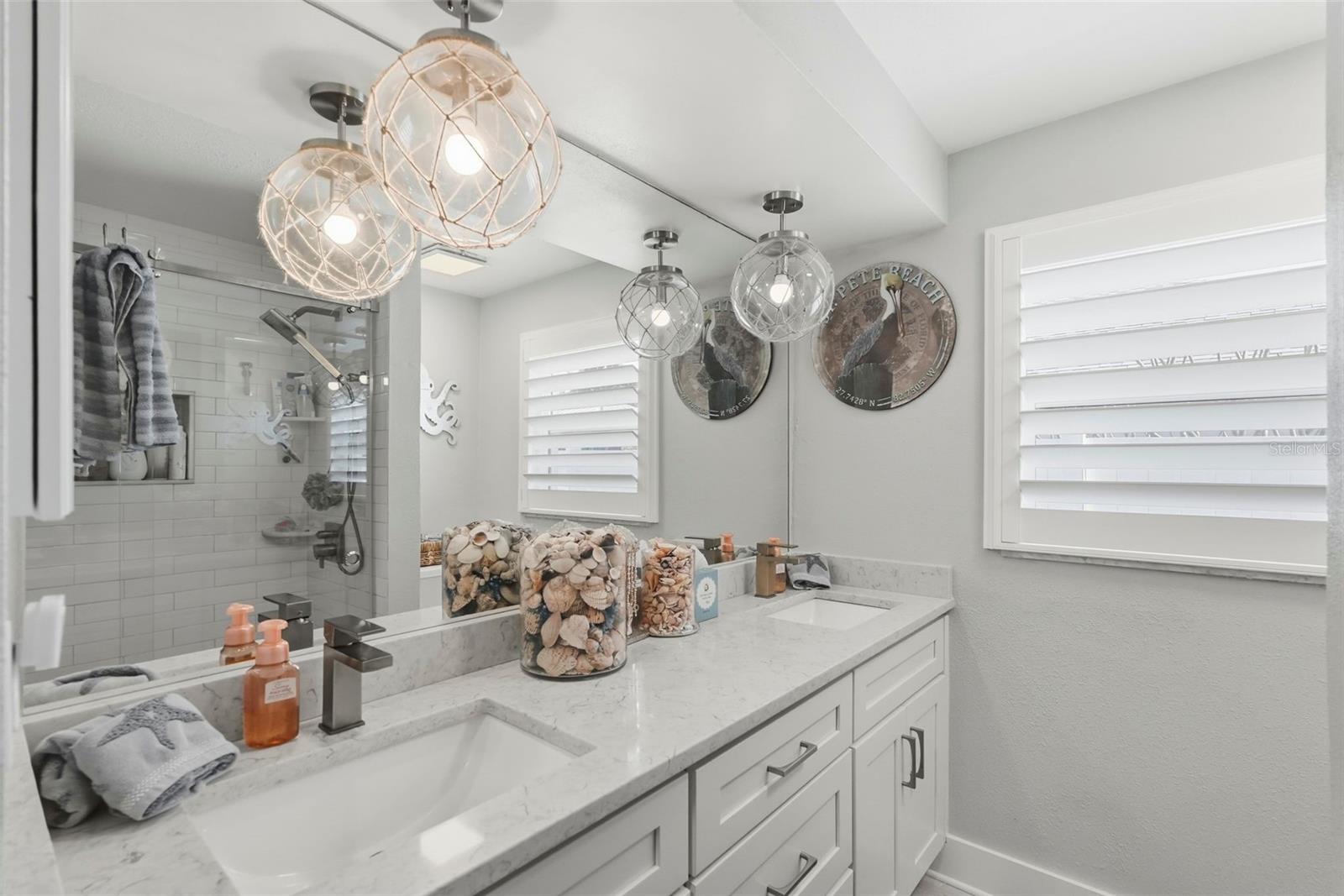 Listing photo id 17 for 6420 3rd Palm Point