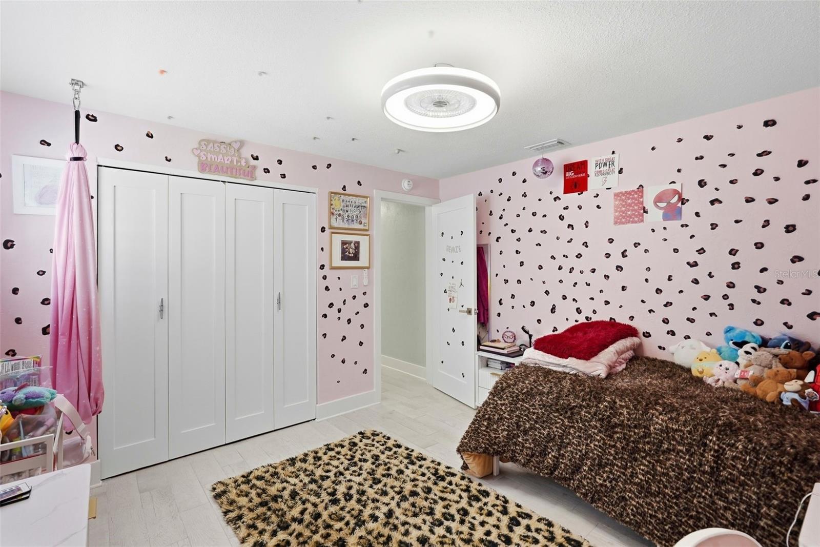 Listing photo id 18 for 6420 3rd Palm Point