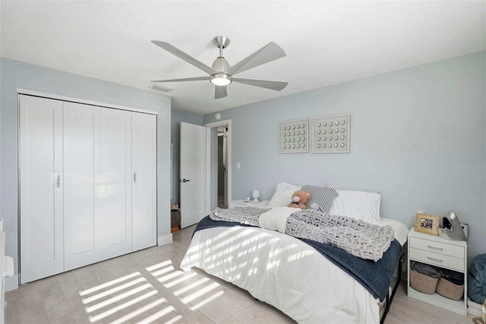 Listing photo id 22 for 6420 3rd Palm Point