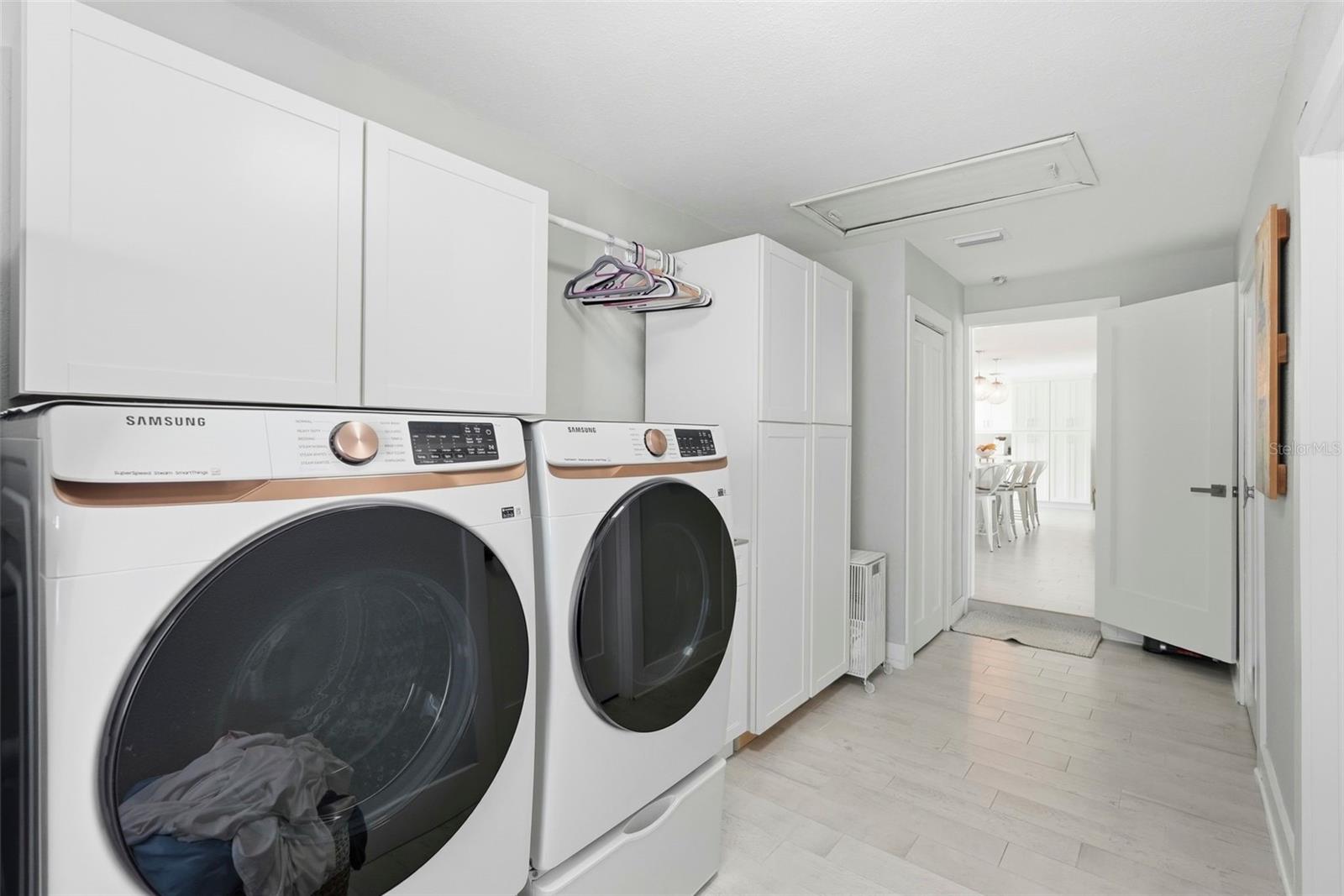 Listing photo id 24 for 6420 3rd Palm Point