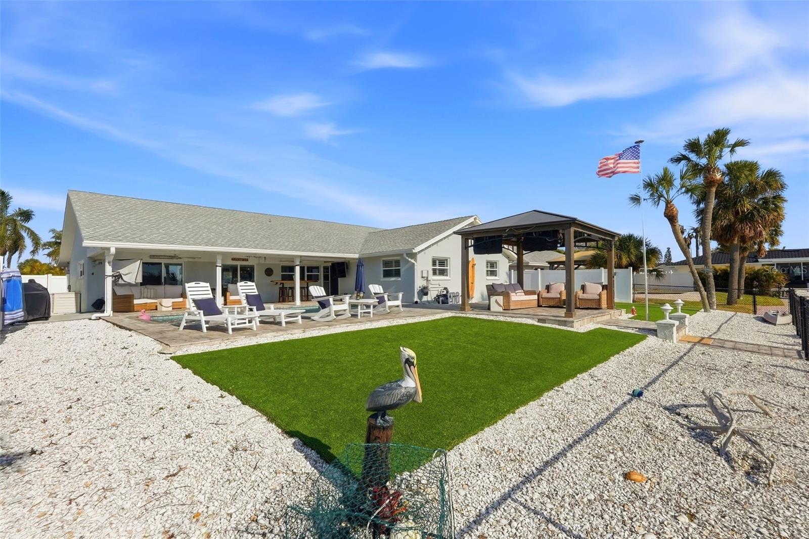 Listing photo id 28 for 6420 3rd Palm Point