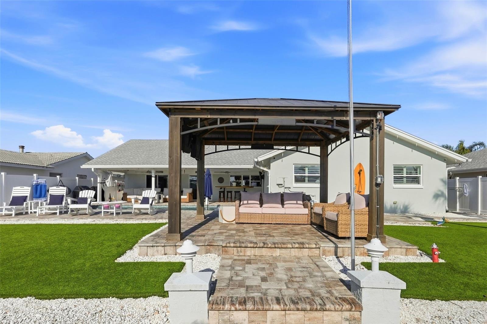 Listing photo id 29 for 6420 3rd Palm Point