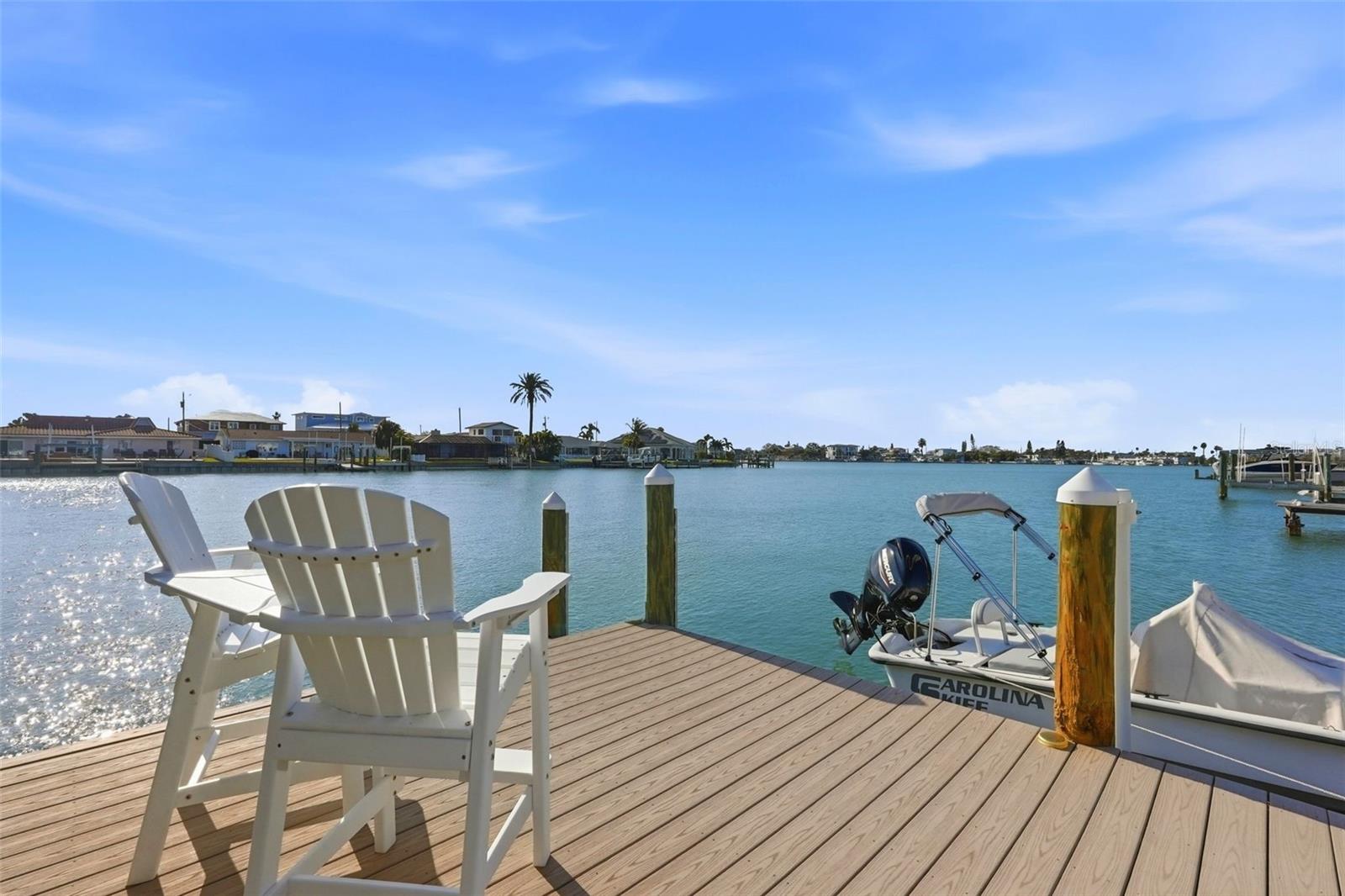 Listing photo id 33 for 6420 3rd Palm Point