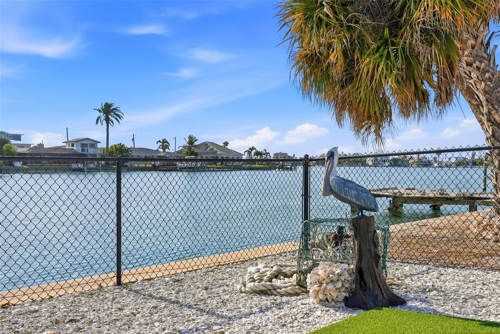 Listing photo id 34 for 6420 3rd Palm Point