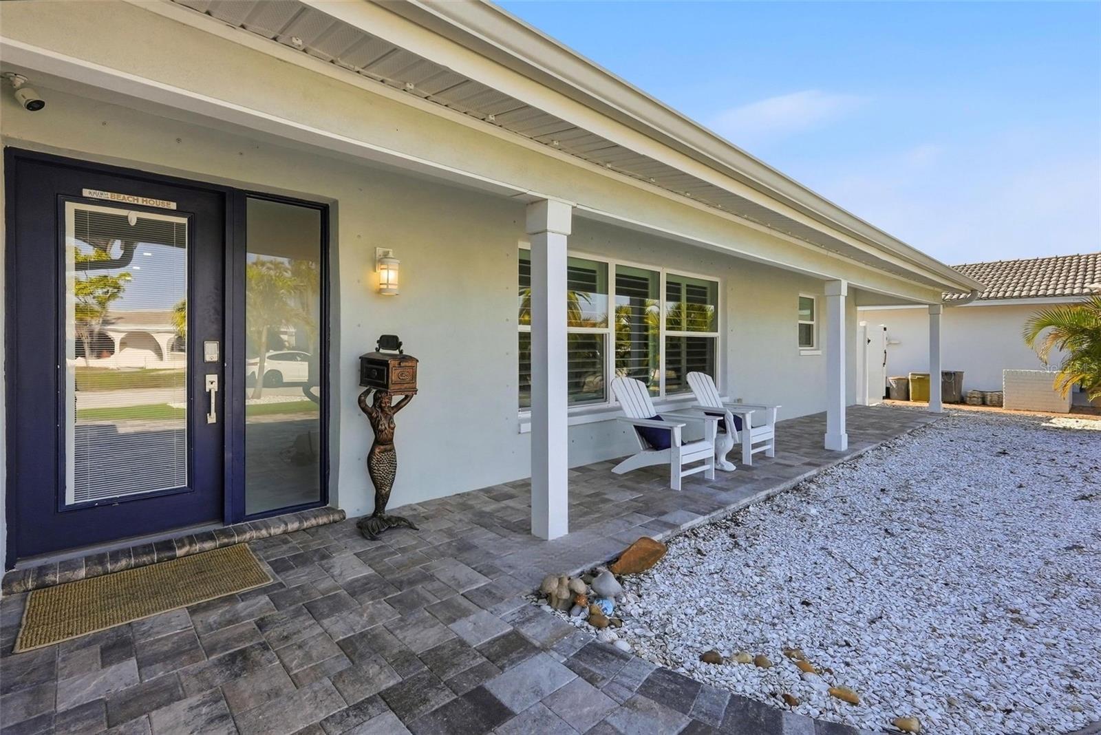 Listing photo id 3 for 6420 3rd Palm Point