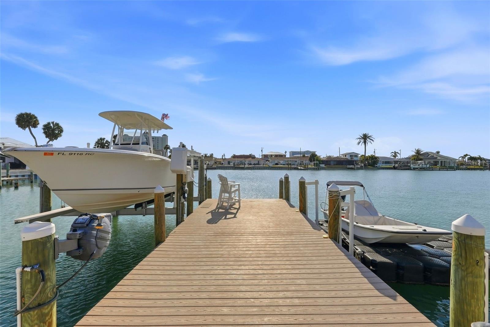 Listing photo id 4 for 6420 3rd Palm Point