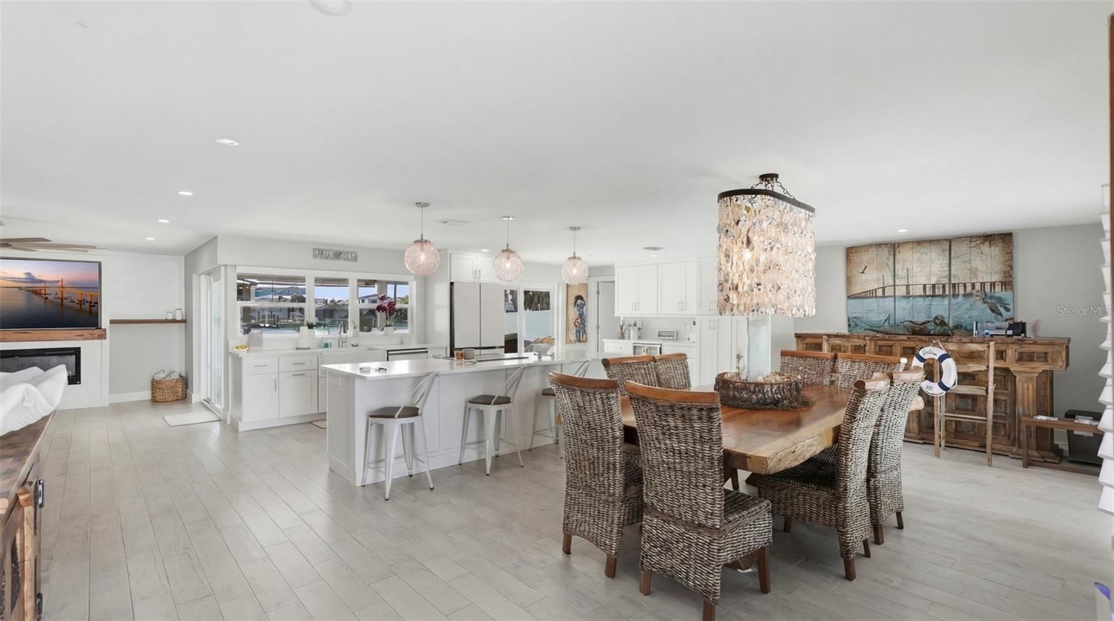 Listing photo id 6 for 6420 3rd Palm Point