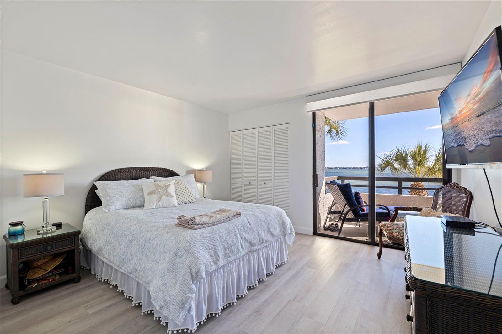 Image 16 of 34 For 5700 Mariner Street 305