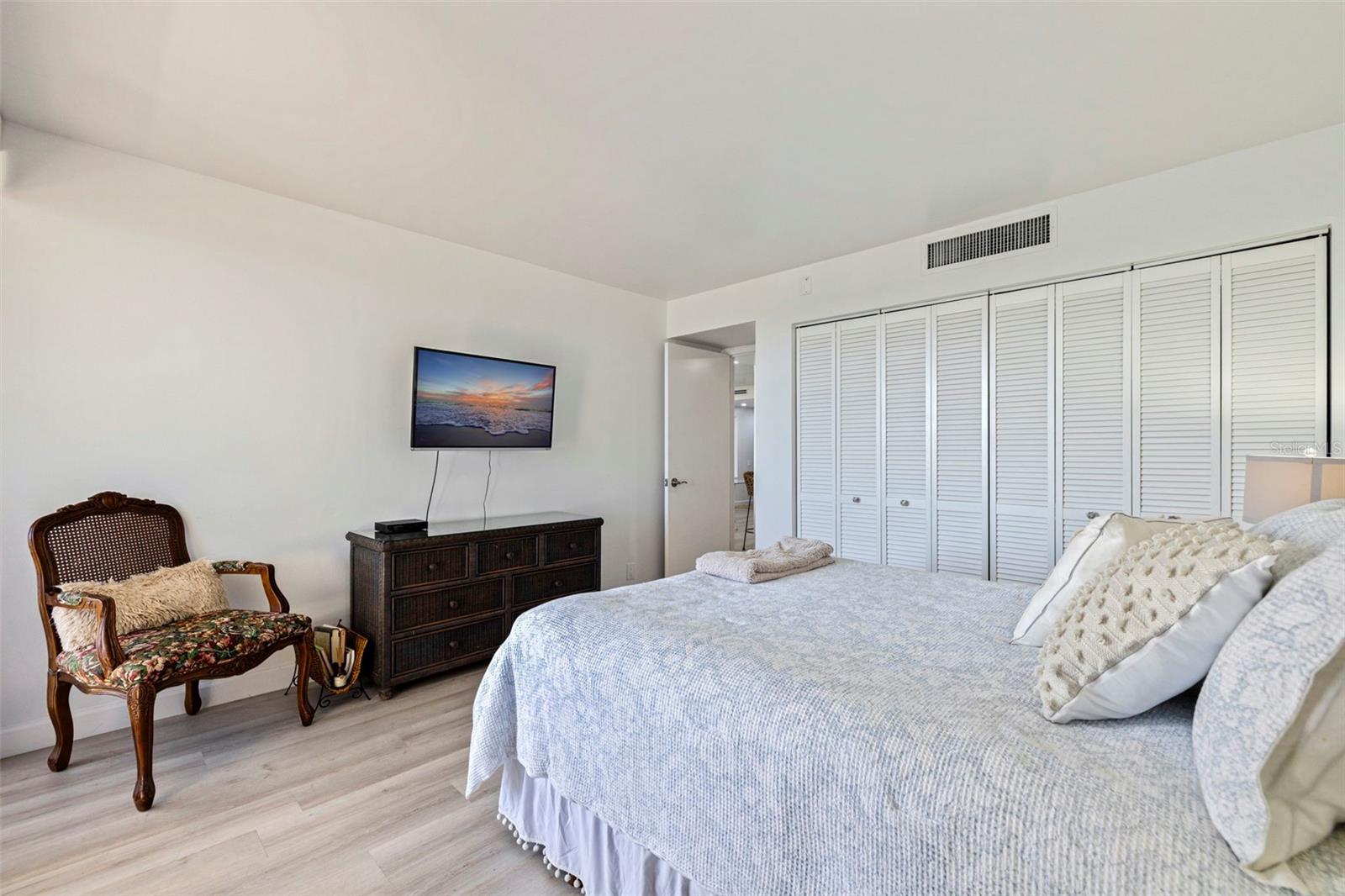 Image 18 of 34 For 5700 Mariner Street 305