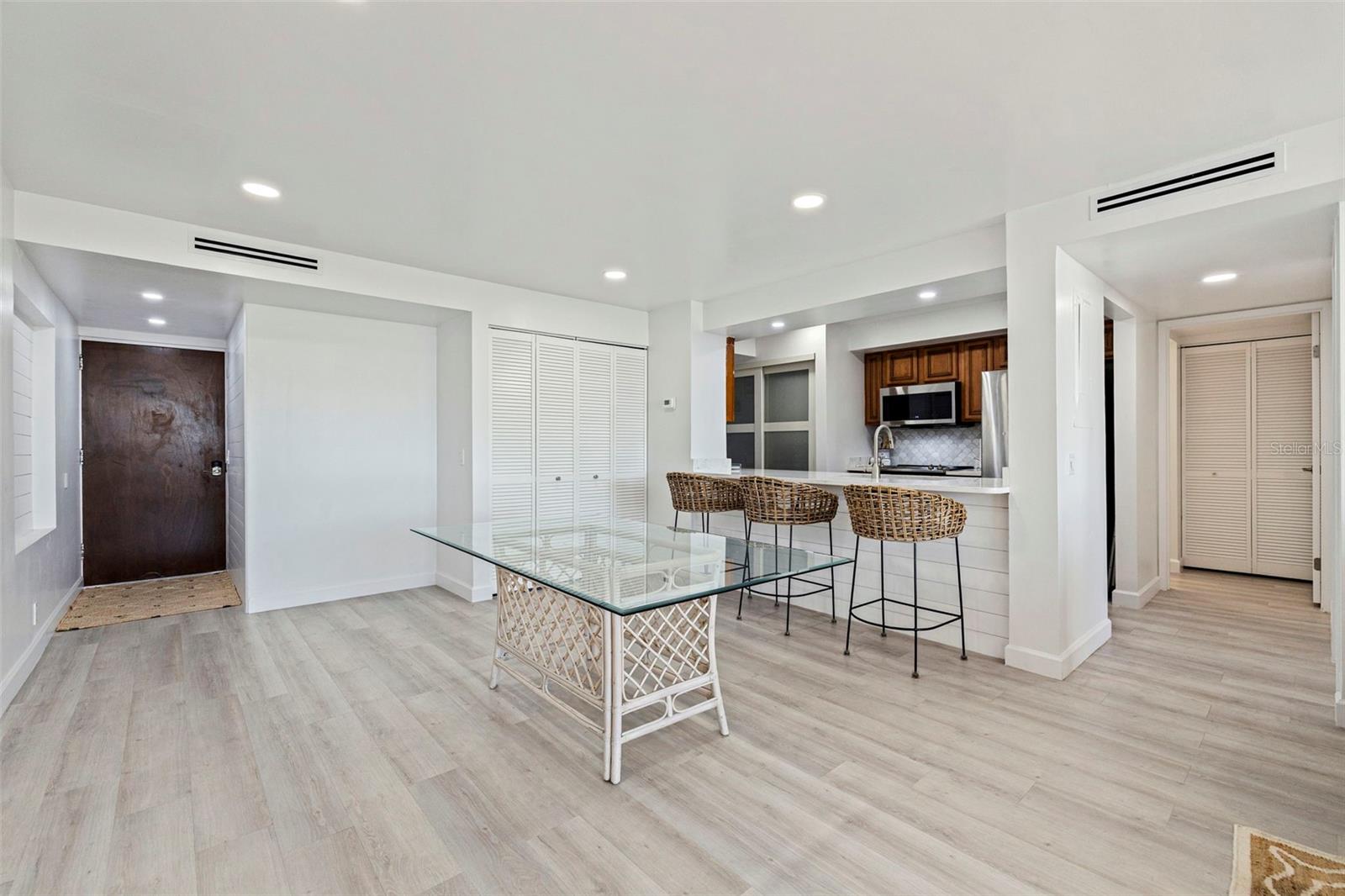 Image 6 of 34 For 5700 Mariner Street 305