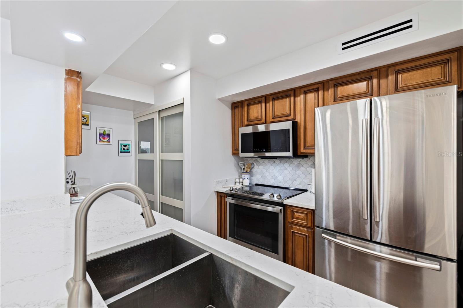 Image 8 of 34 For 5700 Mariner Street 305