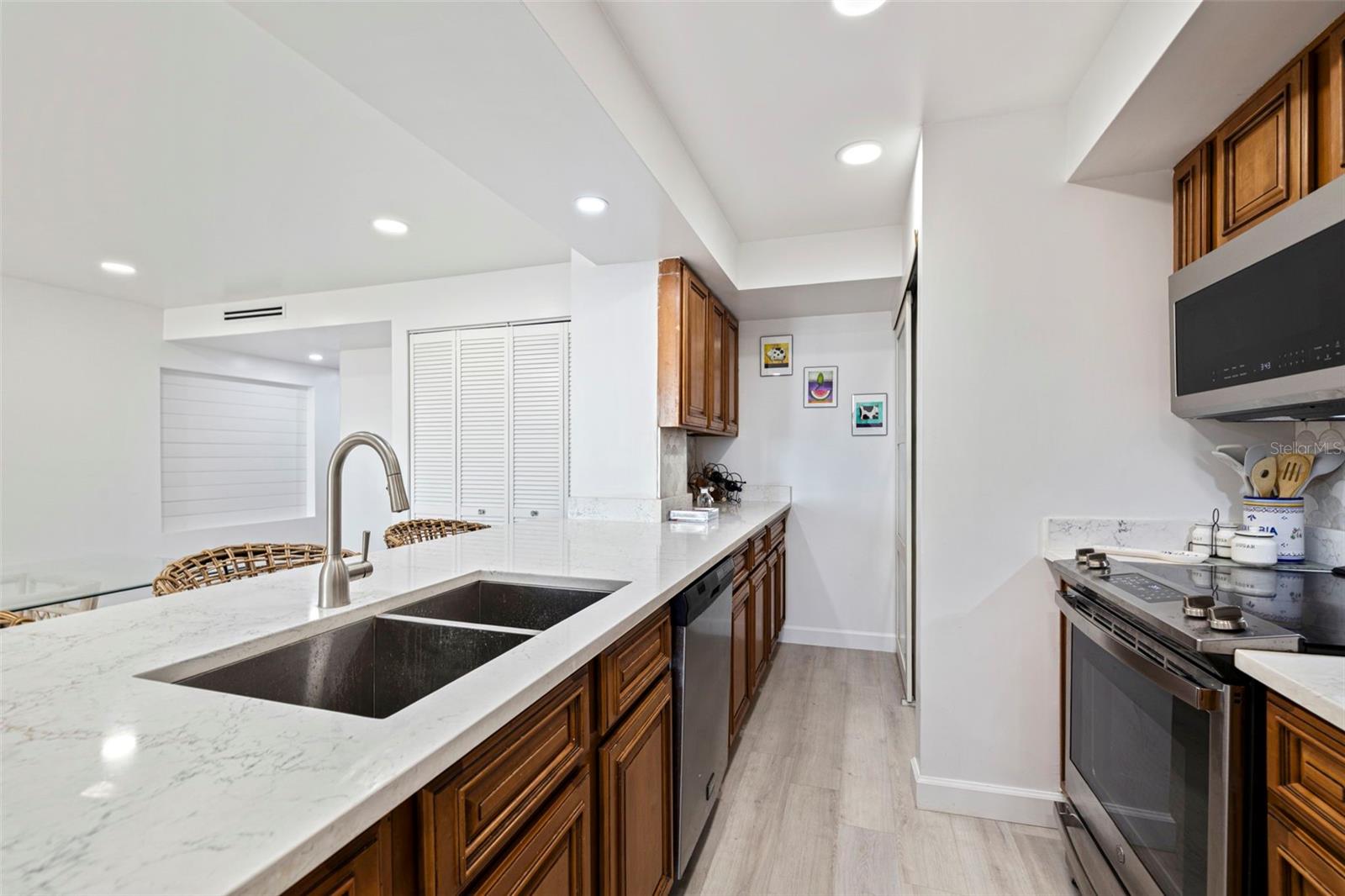 Image 9 of 34 For 5700 Mariner Street 305