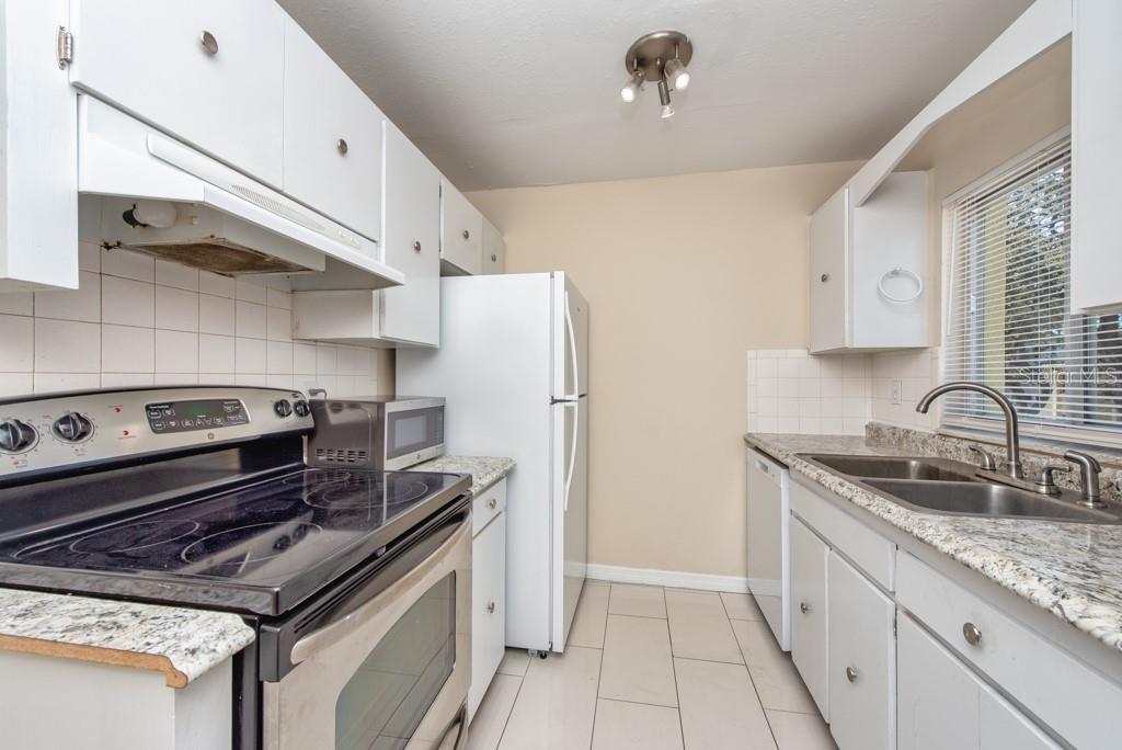 Image 11 of 38 For 3206 Azeele Street 215