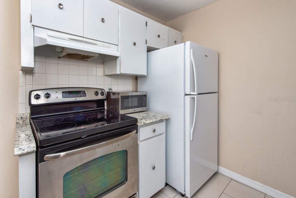 Image 12 of 38 For 3206 Azeele Street 215