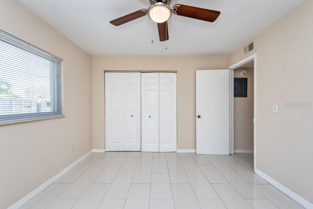 Image 16 of 38 For 3206 Azeele Street 215