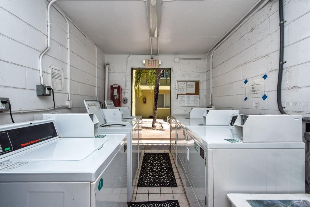 Image 28 of 38 For 3206 Azeele Street 215