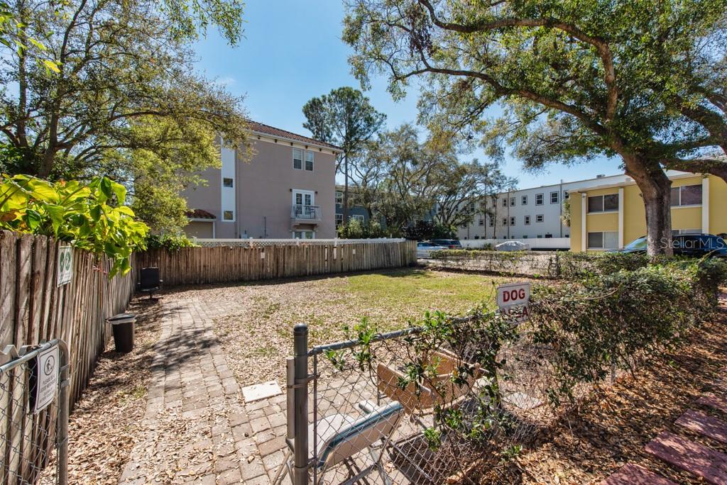 Image 30 of 38 For 3206 Azeele Street 215