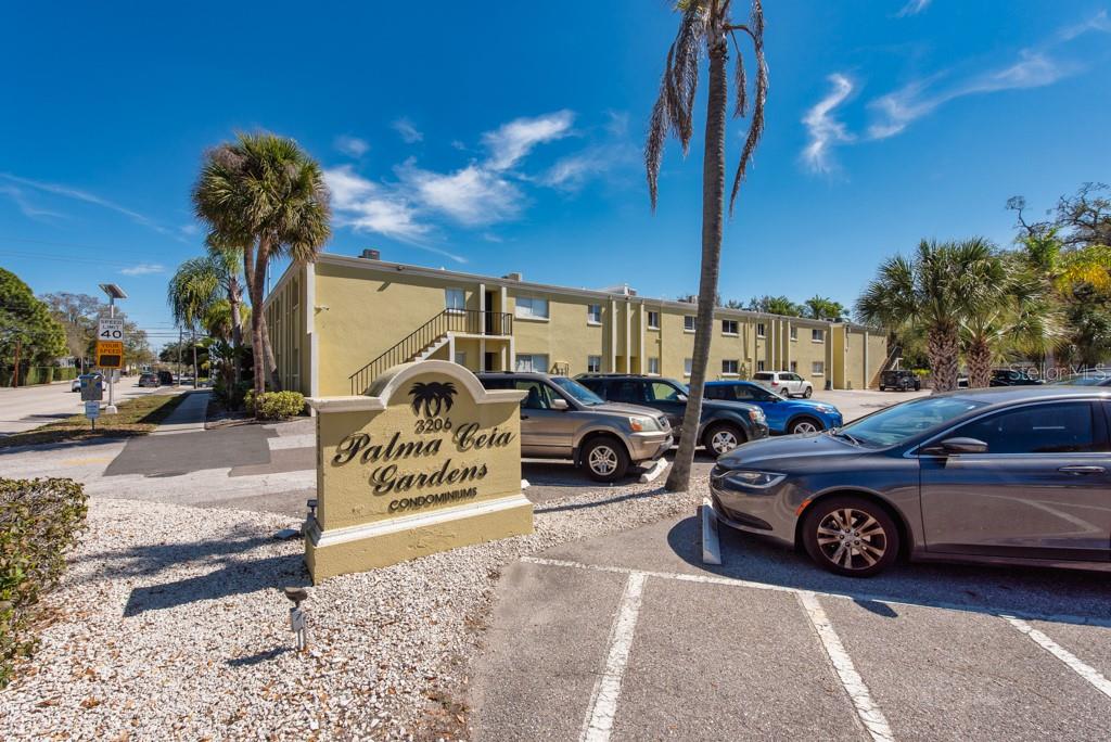 Image 31 of 38 For 3206 Azeele Street 215