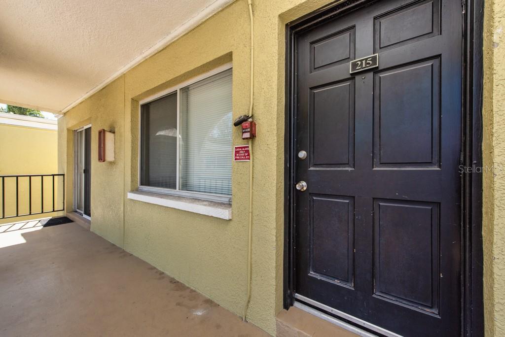 Image 4 of 38 For 3206 Azeele Street 215