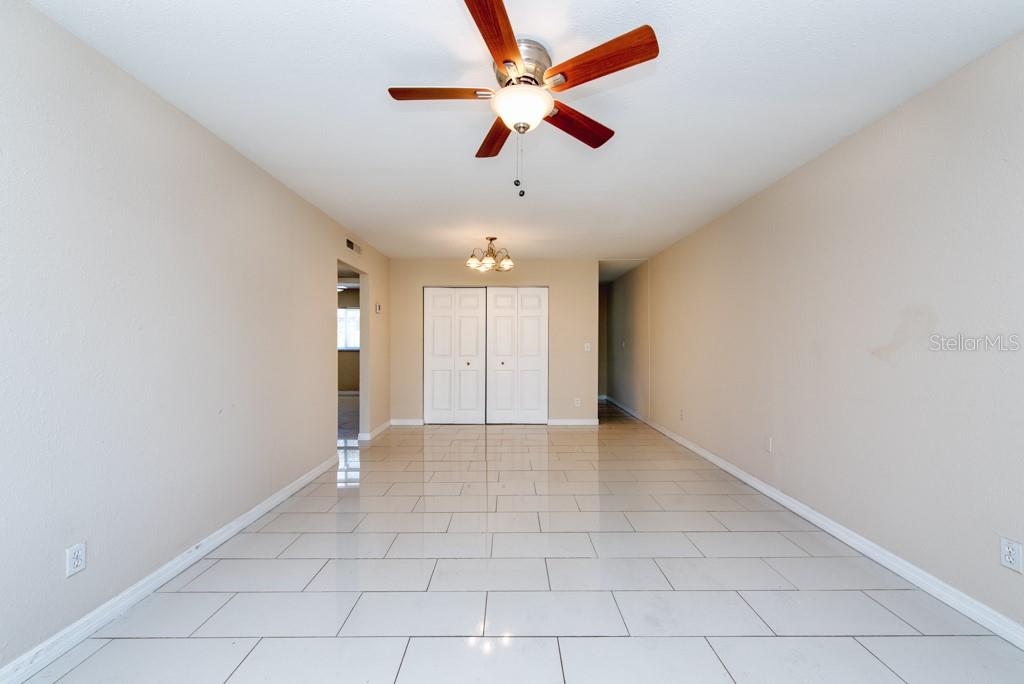 Image 5 of 38 For 3206 Azeele Street 215