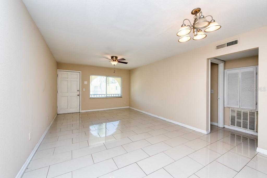 Image 6 of 38 For 3206 Azeele Street 215